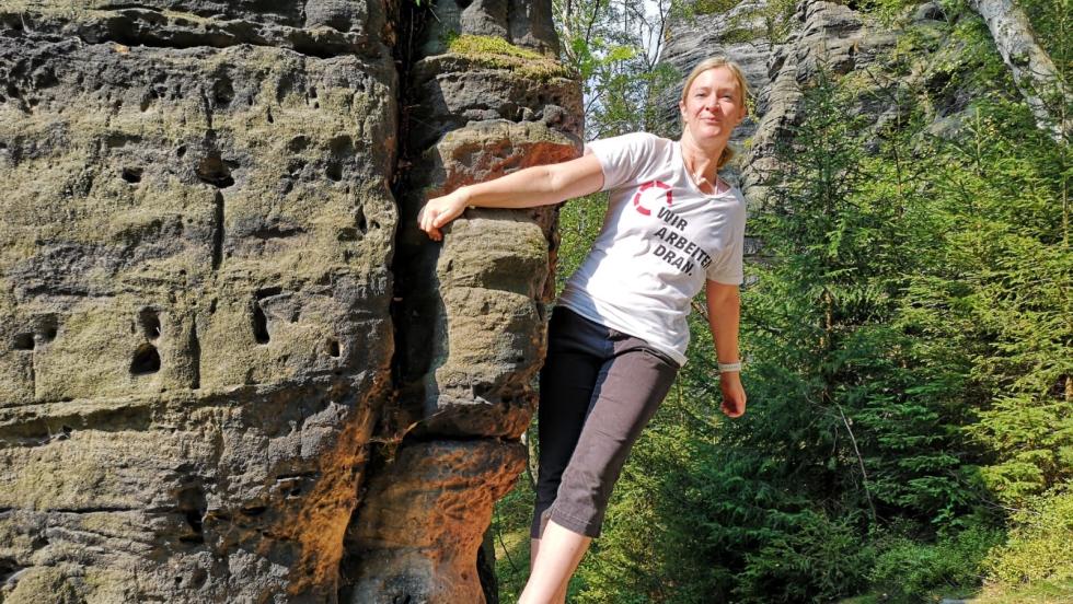 Aufakt zur Instagram Challenge AWO Mitarbeiterin in der sächsischen Natur